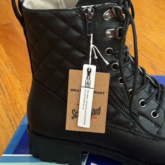 NWT white mountain boots - Picture 2 of 3